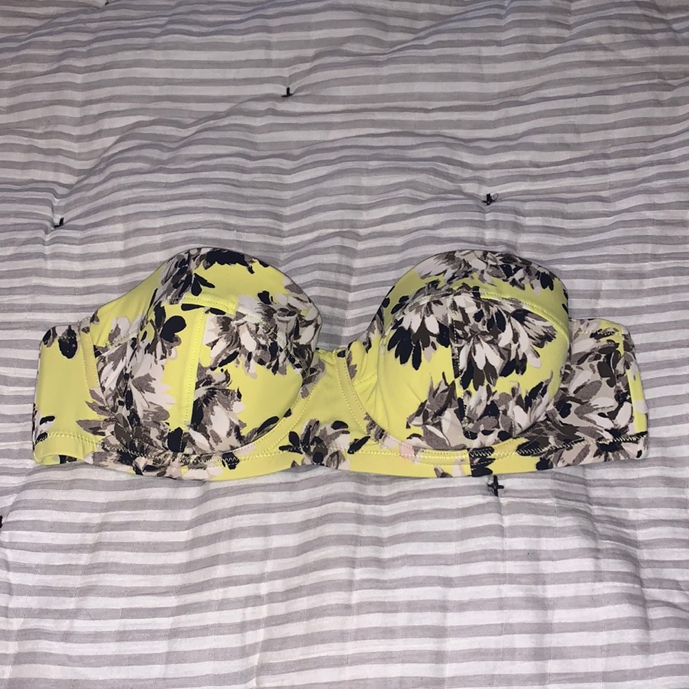 Strapless swim top